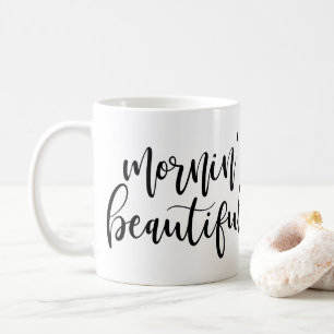 Mornins vackra, svart, handskrivet skript kaffemugg