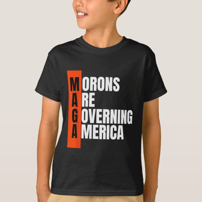 Moronerna styr Amerika-roliga antitrumpidéer T Shirt (Framsida)