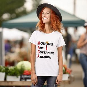 Moronerna styr USA:s politik T Shirt