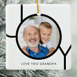 Morpa Photo jul Julgransprydnad Keramik<br><div class="desc">Denna moderna morfar-julfoto-Ornament dekoreras med ord JOY i svart typografi på vit bakgrund. Det står "Kärlek you Grandpa",  men du kan anpassa den med ditt eget ord. Anpassade enkelt med fotot. Gör en speciell gåva till en speciell morförälder.</div>