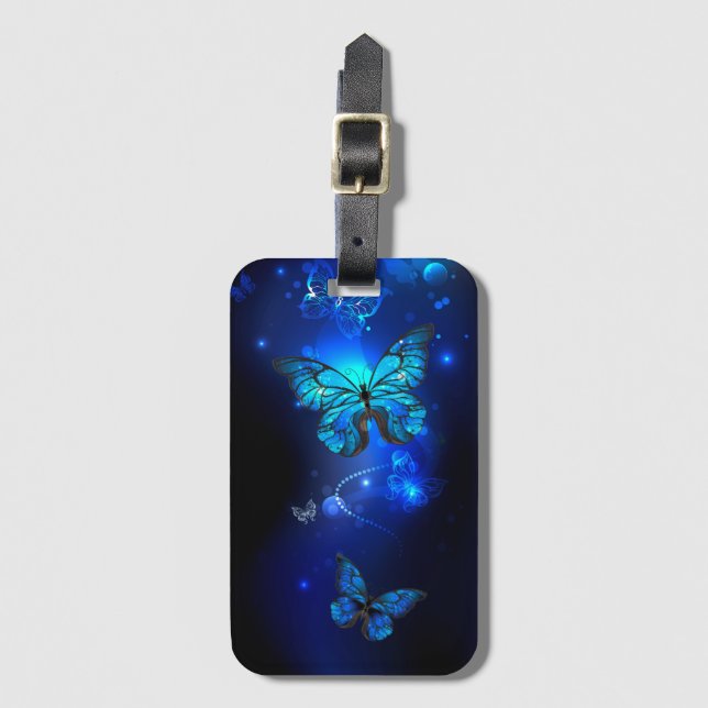 Morpho Butterfly i Mörkens bakgrund Bagagebricka (Framsida vertikal)