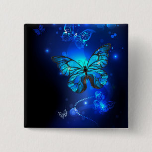 Morpho Butterfly i Mörkens bakgrund Knapp