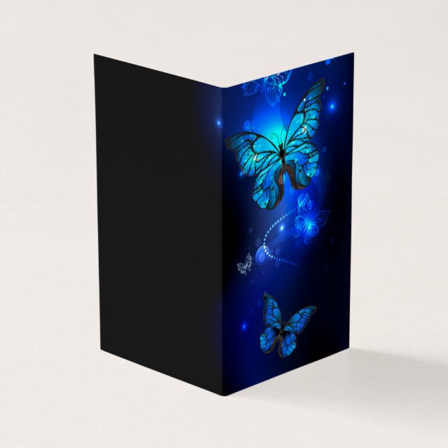 Morpho Butterfly i Mörkens bakgrund Kort (Utsida)