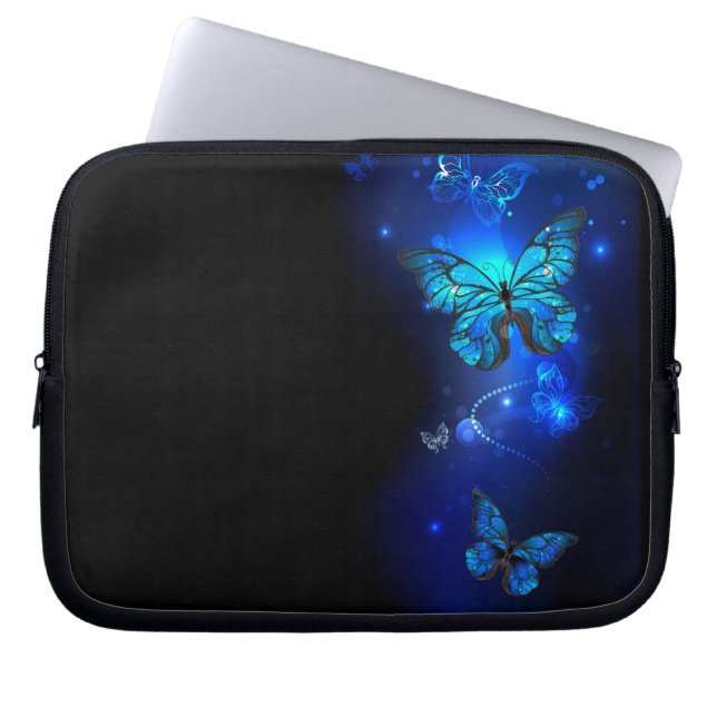 Morpho Butterfly i Mörkens bakgrund Laptop Fodral (Framsidan)