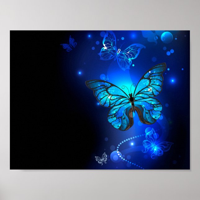 Morpho Butterfly i Mörkens bakgrund Poster (Framsidan)