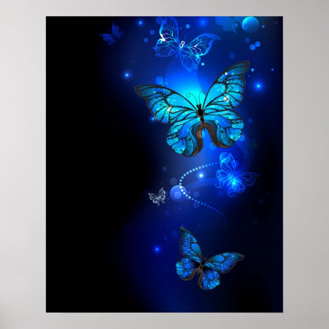 Morpho Butterfly i Mörkens bakgrund Poster (Framsidan)