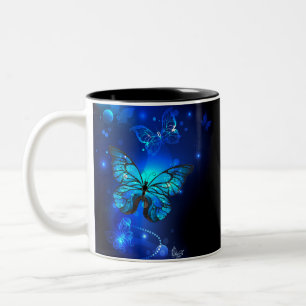 Morpho Butterfly i Mörkens bakgrund Två-Tonad Mugg