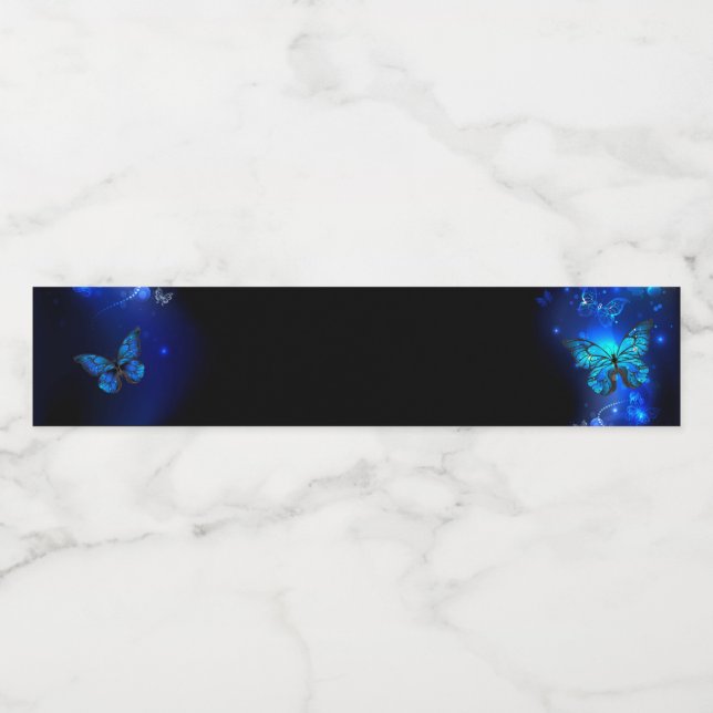 Morpho Butterfly i Mörkens bakgrund Vattenflaska Etikett (Singel etikett)
