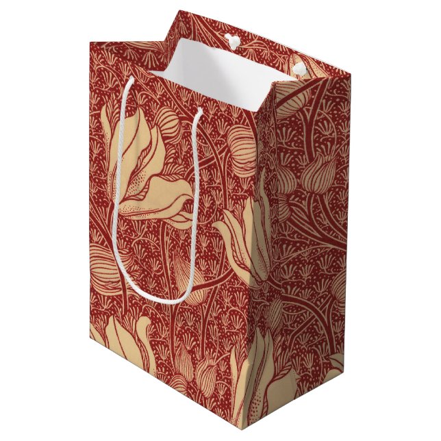 Morris Inspirerad Lilyblomma Botanisk Röd Textil (Framsidan Vinklad)