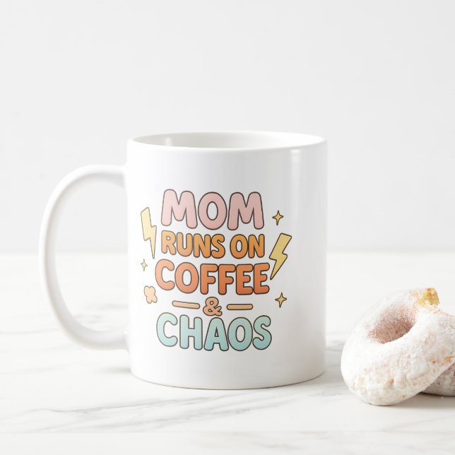 Mors dag ”Mamma kör på kaffe och kaos” Kaffemugg (Med munk)