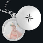 Mors dag Photo Keepsaké Berlockhalsband<br><div class="desc">Lägg till ett eget foto från baby till det här söta låset och anpassa texten för en personlig och speciell gåva! Perfekt för Mors dag,  detta halsband är säkert en minnesvärd keepé för det underbara mor eller mormor i ditt liv.</div>