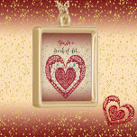 Mors dag Sweeping Red Heart Best Mamma Artwork Guldpläterat Halsband<br><div class="desc">En hjärtlig present som kan hållas nära ditt hjärta. Tillbehör till perfekten för att matcha smyckesuppsättningen. Matcha det med ditt kläder, klocka och vardrobe! Bara högernas gåva till Mors dag, Alla hjärtans dag, födelsedagar, nyliberaler med mera! Anpassningsbarnas kvadratiska beläggning i halsbandet som är unikt och spektakulärt. I illustrationen sveper hjärtdekorativ...</div>