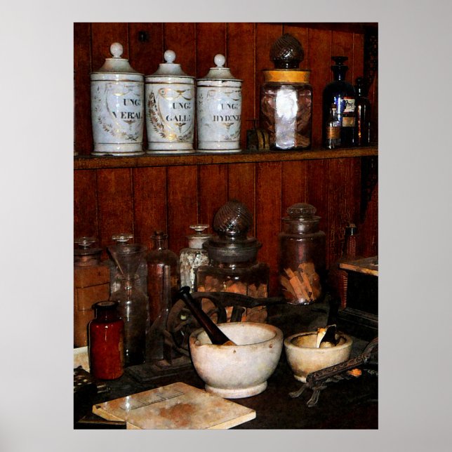 Mortar och Pestle i Drug Store Poster (Framsidan)
