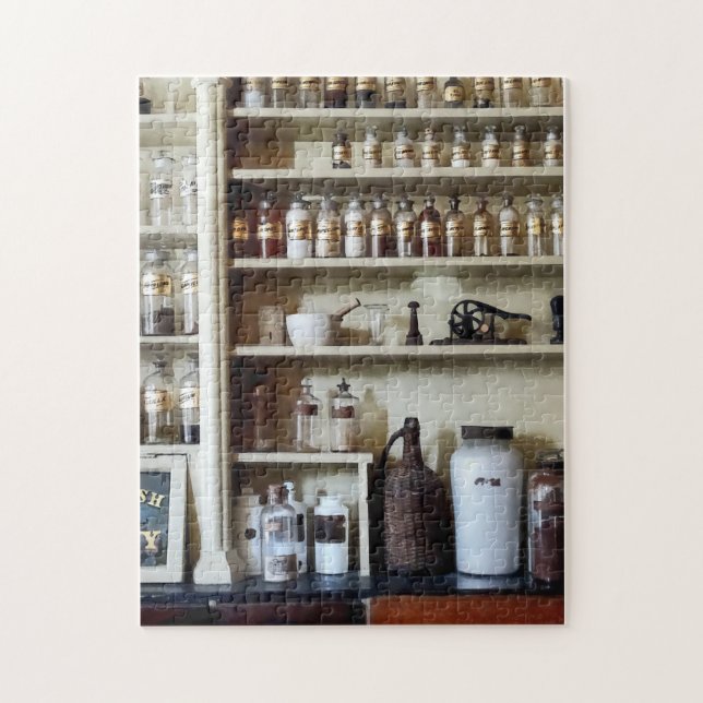 Mortar och Pestle och Flaskor på hyllorna Pussel (Vertikal)