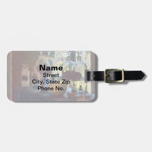 Mortar, Pestle och Flaskor efter fönster Bagagebricka (Horisontell Framsida)