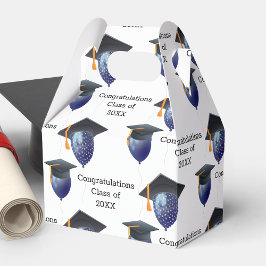 Mortarboard och ballonger i studenten presentaskar