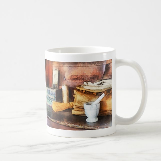 Mortel och mortelstöt och kakaoburk kaffemugg (Höger)