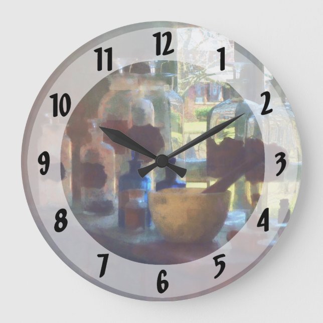 Mortel, Pestle och flaskor vid fönstret Stor Klocka (Framsida)