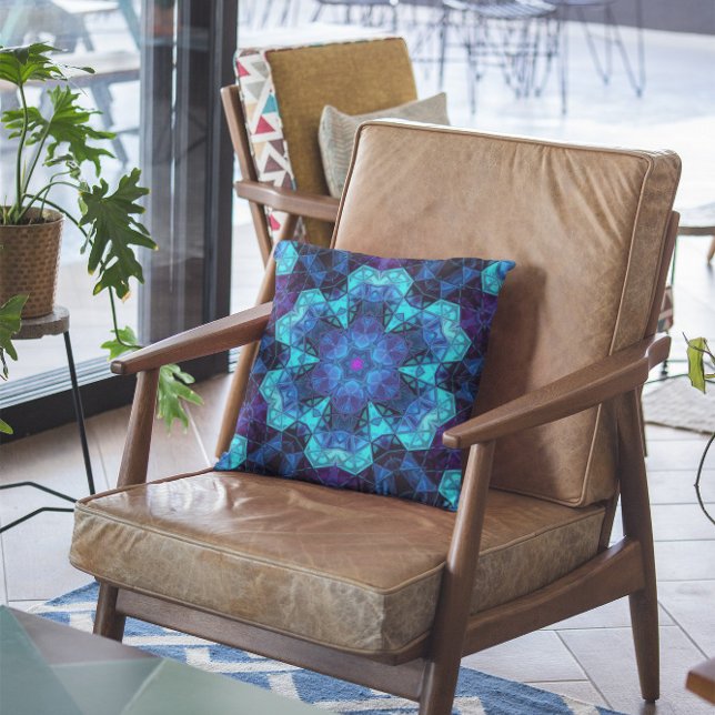 Mosaic Kaleidoscope Flower Blue och Lila Kudde (Skapare uppladdad)