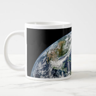 Mosaik-bild av planeten jord med 3 orkaner jumbo mugg