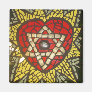 Mosaisk glödande hjärtadavidsstjärna på grönt magnet