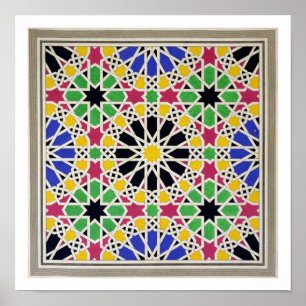 Mosaiskt prydnadsföremål på södra sidan av domstol poster