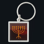 Moshe's Menorah Fyrkantig Silverfärgad Nyckelring<br><div class="desc">I Torah Moshe Rabbenu sägs: "Du ska göra en Menorah av rent guld, som blir slagen, ska Menorah vara gjord, dess bas, dess gren, dess gåbletter, dess knoppar, och dess blommor ska härledas från den, " [Shmot 25:31] och senare, "Se och konstruera, enligt den form som du visas på berget."...</div>
