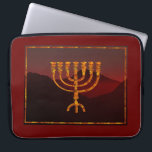 Moshe's Menorah Laptop Sleeve<br><div class="desc">I Torah Moshe Rabbenu sägs: "Du ska göra en Menorah av rent guld, som blir slagen, ska Menorah vara gjord, dess bas, dess gren, dess gåbletter, dess knoppar, och dess blommor ska härledas från den, " [Shmot 25:31] och senare, "Se och konstruera, enligt den form som du visas på berget."...</div>