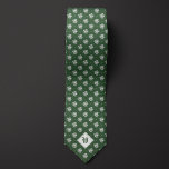 Moss Grönt Iconic Dragon Monogram Slips<br><div class="desc">Vita Dragon mönster i en strålande bakgrund gör att den här halsen binder till ett modernt komplement till vardroppen. Monogramtypsteckensnittet kan ändras eller tas bort helt i Zazzles online designer. Se till att kolla upp våra matchande strumpor med samma briljanta färg och drake mönster.</div>