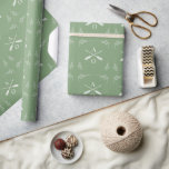 Mossgrön monogram och pilar presentpapper<br><div class="desc">Slå in bröllopspresentar till bruden och brudgummen med en rulle Monogram och Arrows Wedding Wrapping Paper. Designen på inslagspapperet har korslagda pilar och monogram med eleganta hörnsnörklar.  Ytterligare bröllopspapper och presenter finns tillgängliga med samma design.</div>