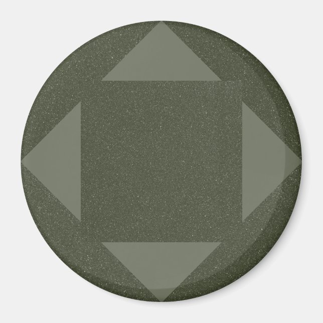 Mossgrön pilmagnet med brusstruktur magnet (Framsidan)