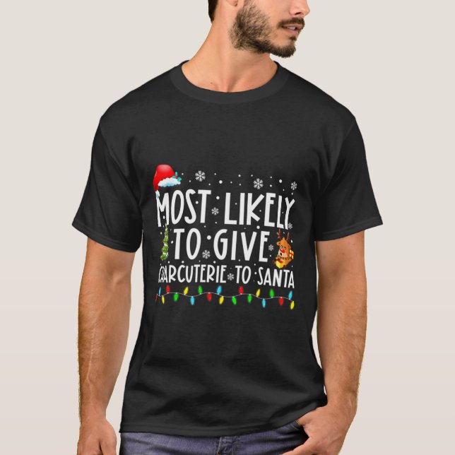 Most Likely To Give Charcuterie To Santa Family Ch T Shirt (Framsida)