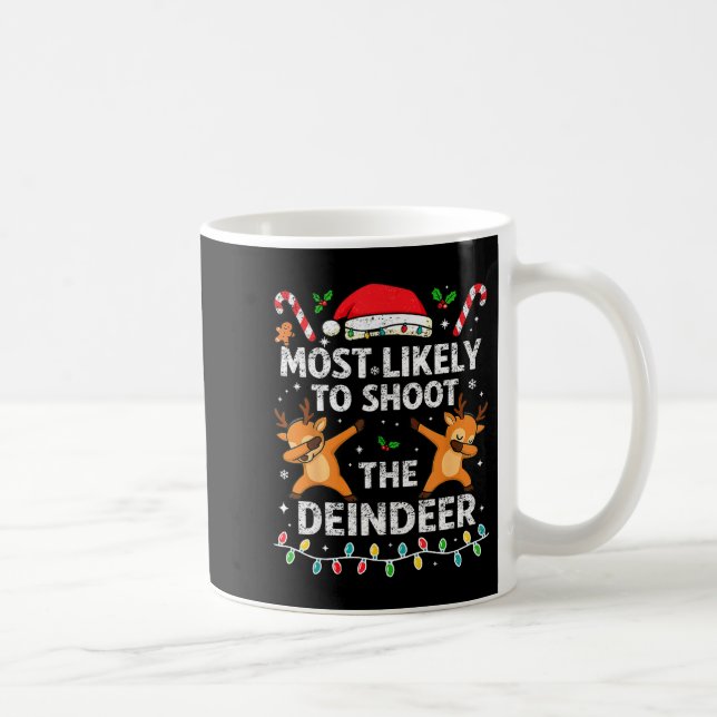 Most Likely To Shoot The Reindeer Family Christmas Kaffemugg (Höger)