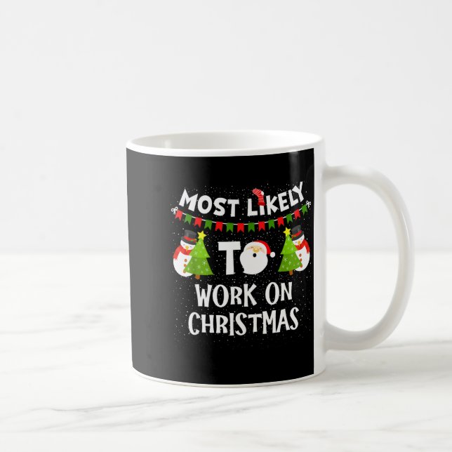 Most Likely To Work On Christmas Funny Xmas Matchi Kaffemugg (Höger)