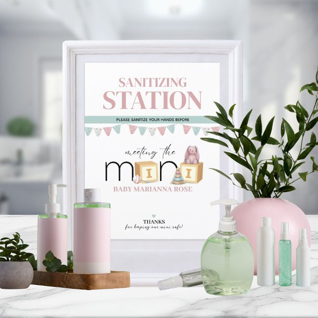 Möt den lilla rosa saniteringsstation skylt (Skapare uppladdad)