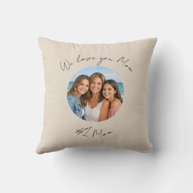 Mother's Day Mom Photo Text Throw Pillow Beige Kudde (Baksida)