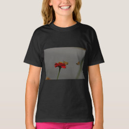 Moths och Red Zinnia T-shirt