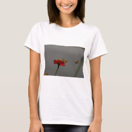 Moths och Red Zinnia Tee Shirt