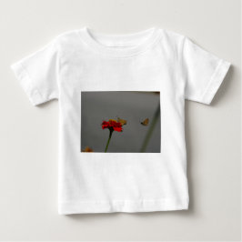 Moths och Red Zinnia Tee Shirt