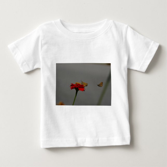 Moths och Red Zinnia Tee Shirt (Framsida)