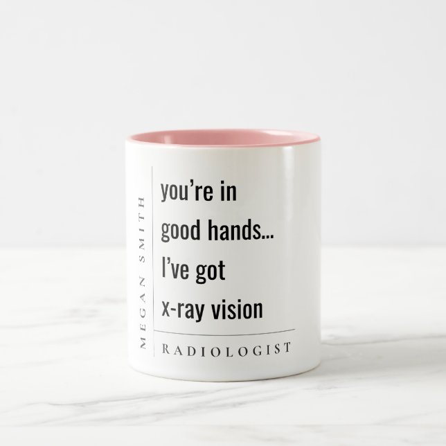 Motiv kortsiktig radiologist med låg Chic Två-Tonad Mugg (Center)