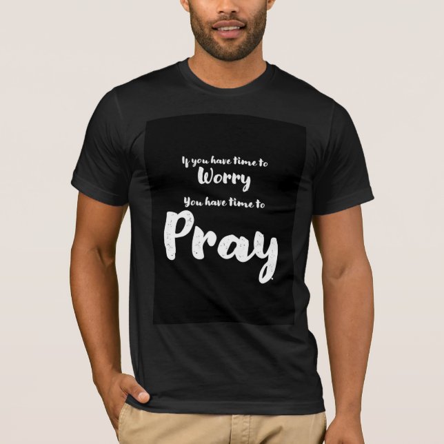 Motivational Tee Shirt för manar - Pray (Framsida)