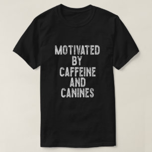 Motiverad av koffein och Hund T Shirt