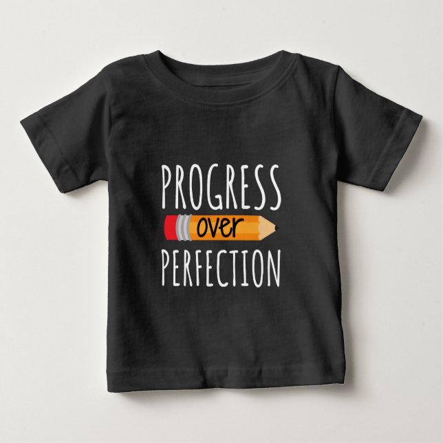 Motiverande framsteg över exakthet t shirt (Framsida)
