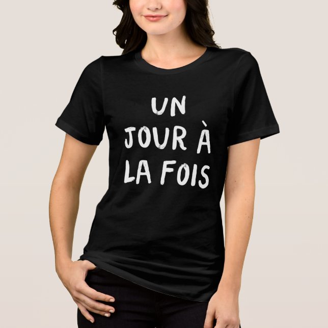 Motiverande Fransk Un Jour à la Fois Quote T Shirt (Framsida)
