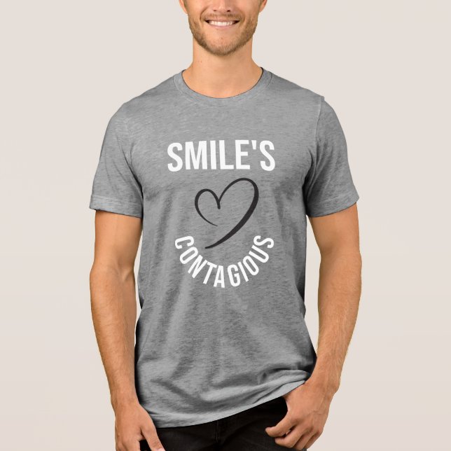 Motiverande Smils smittsamma ordalydelse T Shirt (Framsida)