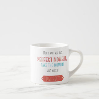 Motiverande typografisk retro stil espressomugg