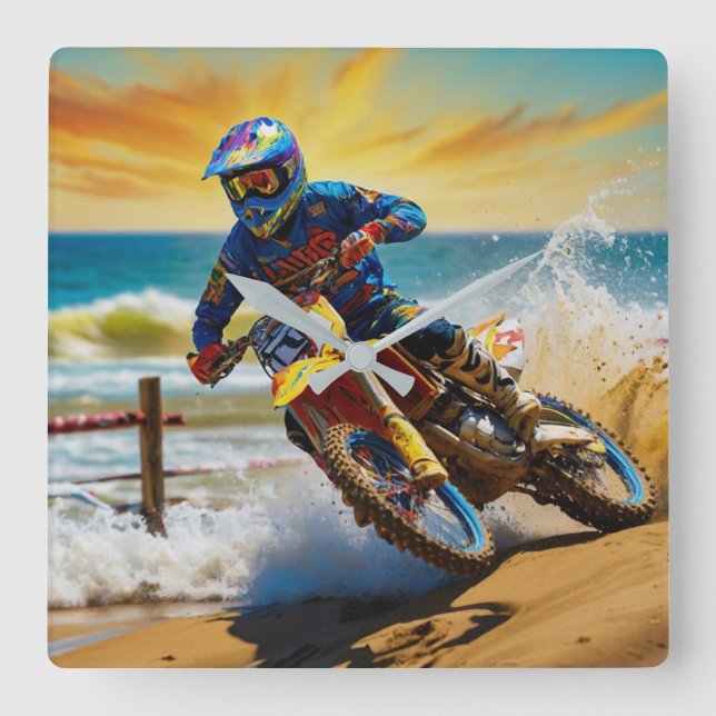 Motocross Racer vid Beach Tävling Fyrkantig Klocka (Framsida)
