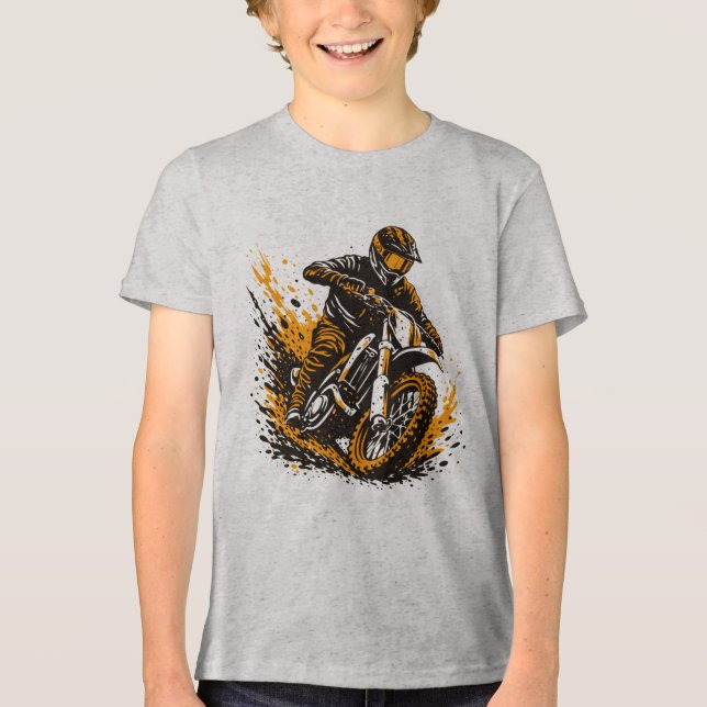 Motocross Rider Power Sliding Through Mud T Shirt (Framsida)