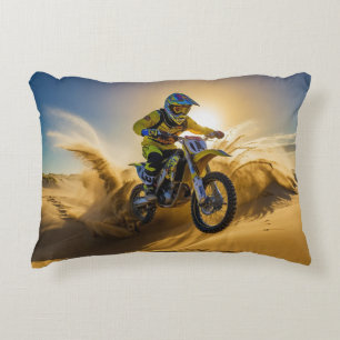 Motocross Rider Riding i Dunes Prydnadskudde
